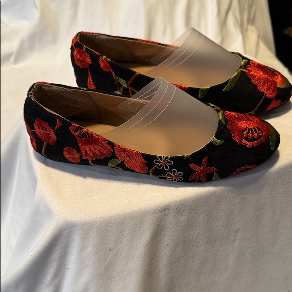 torrid Shoes - Torrid Black Flats with Red and Green Floral Design